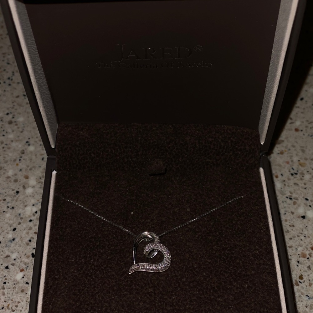 Jared white gold tilted heart diamond pendant